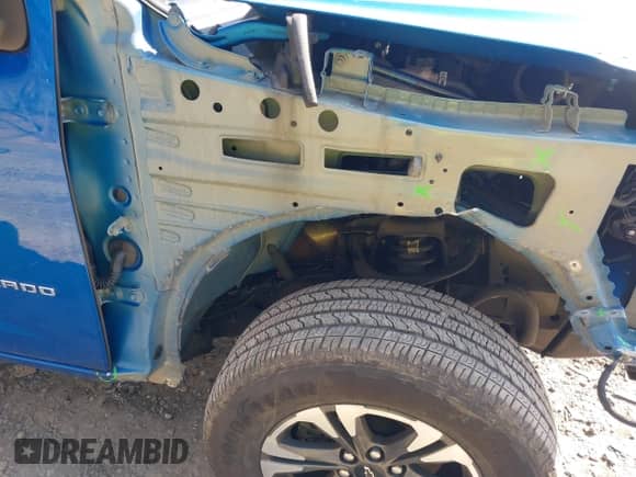 2021 Chevrolet Colorado 4WD Z71 z VIN 1GCGTDEN7M1280209, wystawiony jako IAAI lot #41779245 z przebiegiem 48 094 mil mil oraz . Historia ofert i sprzedaży dostępna na DreamBid. Obrazek 22.