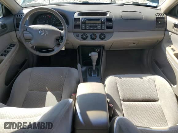 2004 Toyota Camry LE z VIN 4T1BF32K54U064570, wystawiony jako Copart lot #84811775 z przebiegiem 247 059 mil mil oraz Czysty tytuł • Clean title. Historia ofert i sprzedaży dostępna na DreamBid. Obrazek 8.