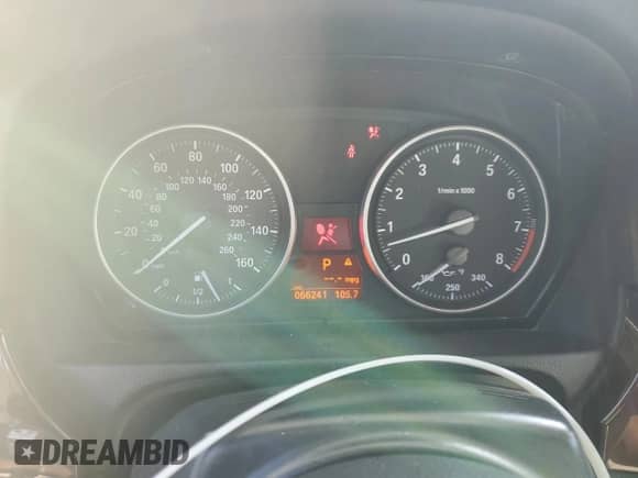 2012 BMW 3 Series 328i с VIN WBADW3C54CE821728, выставлен на аукционе Copart как лот 82340555 с пробегом 66 241 миль миль и Списание • Salvage title. История ставок и продаж доступна на DreamBid. Изображение 9.