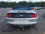 2019 Ford Mustang EcoBoost Premium z VIN 1FATP8UH9K5115604, wystawiony jako IAAI lot #43259304 z przebiegiem 136 566 mil mil oraz . Historia ofert i sprzedaży dostępna na DreamBid. Obrazek 17.