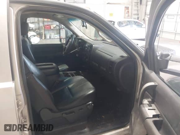 2007 Chevrolet Silverado 2500HD 1LT с VIN 1GCHK23K77F502758, выставлен на аукционе IAAI как лот 43103659 с пробегом 302 491 миль миль и . История ставок и продаж доступна на DreamBid. Изображение 5.