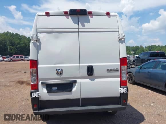 2024 Ram ProMaster Cargo Tradesman с VIN 3C6LRVDG3RE132219, выставлен на аукционе IAAI как лот 42641188 с пробегом 28 751 миль миль и . История ставок и продаж доступна на DreamBid. Изображение 16.