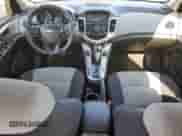 2015 Chevrolet Cruze LS z VIN 1G1PA5SG8F7141636, wystawiony jako Copart lot #84829145 z przebiegiem 155 671 mil mil oraz Szkoda całkowita • Salvage title. Historia ofert i sprzedaży dostępna na DreamBid. Obrazek 8.