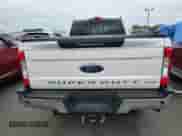 2017 Ford F-250 Lariat z VIN 1FT7W2B66HEC83268, wystawiony jako Copart lot #64170905 z przebiegiem Nie podano mil oraz Nie do naprawy • Non repairable. Historia ofert i sprzedaży dostępna na DreamBid. Obrazek 6.