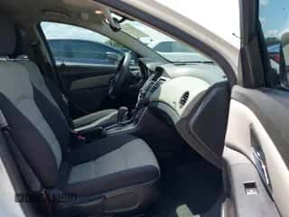 2014 Chevrolet Cruze LS с VIN 1G1PA5SH0E7200220, выставлен на аукционе IAAI как лот 42929141 с пробегом 162 898 миль миль и . История ставок и продаж доступна на DreamBid. Изображение 5.