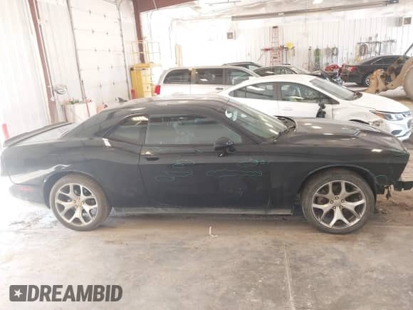 2015 Dodge Challenger SXT Plus z VIN 2C3CDZBG4FH705425, wystawiony jako IAAI lot #43362659 z przebiegiem Nie podano mil oraz . Historia ofert i sprzedaży dostępna na DreamBid. Obrazek 13.