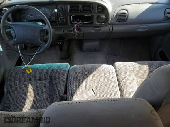 1998 Dodge 2500 с VIN 1B7KC236XWJ220051, выставлен на аукционе Copart как лот 56236955 с пробегом 246 301 миль миль и Списание • Salvage title. История ставок и продаж доступна на DreamBid. Изображение 8.