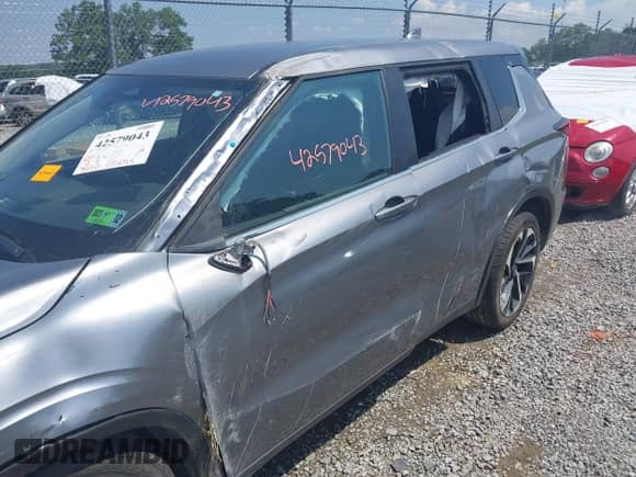 2022 Mitsubishi Outlander SE with VIN JA4J4UA83NZ040784, listed as a IAAI auction lot 42579043 with 80,755 mi miles and . Bid and sale history available at DreamBid. Image 6.