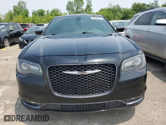 2017 Chrysler 300 S with VIN 2C3CCAGGXHH512714, listed as a Copart auction lot 59306355 with 57,428 mi miles and Salvage title. Bid and sale history available at DreamBid. Image 5.