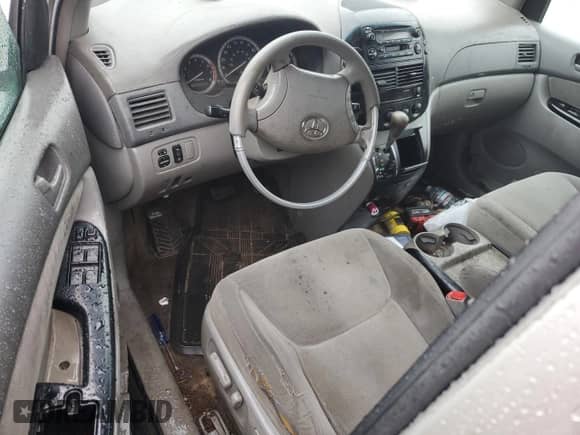 2005 Toyota Sienna LE with VIN 5TDBA23C95S052268, listed as a Copart auction lot 44777085 with Not provided miles and Salvage title. Bid and sale history available at DreamBid. Image 8.