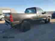 2005 Chevrolet Silverado 1500 z VIN 1GCEC14T45Z271864, wystawiony jako Copart lot #84507104 z przebiegiem 191 813 mil mil oraz Szkoda całkowita • Salvage title. Historia ofert i sprzedaży dostępna na DreamBid. Obrazek 3.