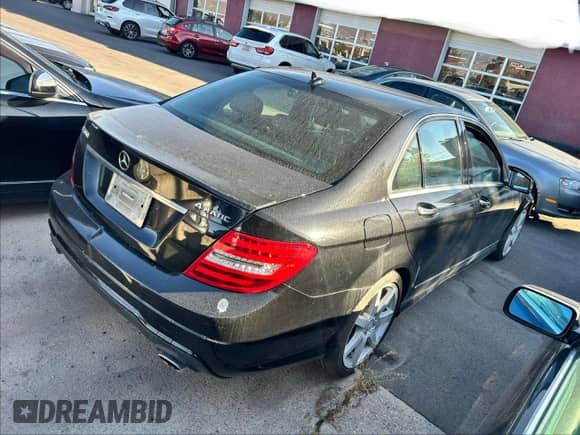 2013 Mercedes-Benz C 300 Sport z VIN WDDGF8AB4DR293629, wystawiony jako Copart lot #85404695 z przebiegiem 96 238 mil mil oraz Czysty tytuł • Clean title. Historia ofert i sprzedaży dostępna na DreamBid. Obrazek 4.