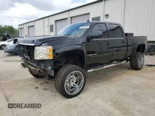 2008 Chevrolet Silverado 2500HD 1LT z VIN 1GCHK23K18F130819, wystawiony jako Copart lot #51431835 z przebiegiem 241 047 mil mil oraz Czysty tytuł • Clean title. Historia ofert i sprzedaży dostępna na DreamBid. Obrazek 1.
