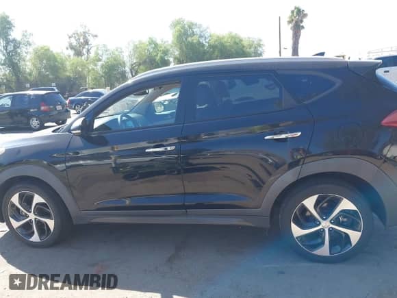 2016 Hyundai Tucson Sport z VIN KM8J33A20GU026741, wystawiony jako IAAI lot #43368543 z przebiegiem 172 081 mil mil oraz . Historia ofert i sprzedaży dostępna na DreamBid. Obrazek 14.