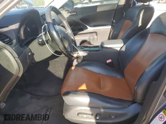 2013 Lexus IS 250 z VIN JTHCF5C24D5061638, wystawiony jako Copart lot #85134045 z przebiegiem 162 768 mil mil oraz Czysty tytuł • Clean title. Historia ofert i sprzedaży dostępna na DreamBid. Obrazek 7.