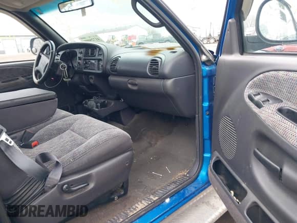 1998 Dodge 1500 z VIN 1B7HF13Z9WJ163928, wystawiony jako IAAI lot #41728098 z przebiegiem 141 085 mil mil oraz . Historia ofert i sprzedaży dostępna na DreamBid. Obrazek 5.