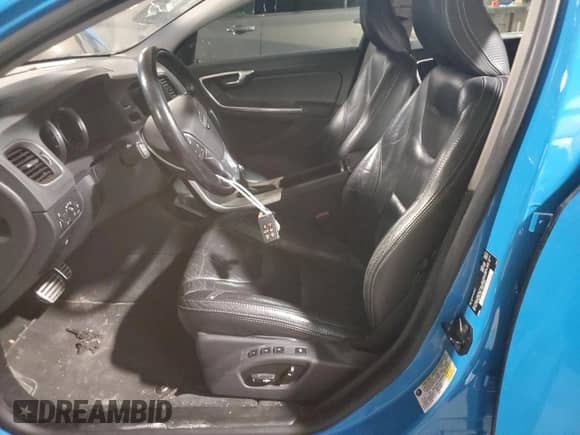 2013 Volvo S60 T6 R-Design Platinum с VIN YV1902FH1D2183347, выставлен на аукционе Copart как лот 84178744 с пробегом 64 473 миль миль и Списание • Salvage title. История ставок и продаж доступна на DreamBid. Изображение 7.