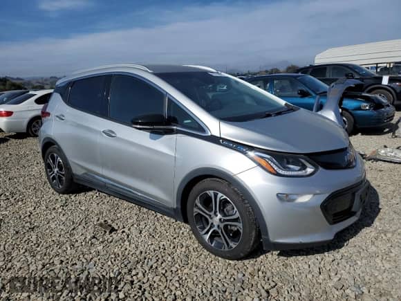 2017 Chevrolet Bolt EV Premier с VIN 1G1FX6S06H4190373, выставлен на аукционе Copart как лот 82728885 с пробегом 147 779 миль миль и Списание • Salvage title. История ставок и продаж доступна на DreamBid. Изображение 4.