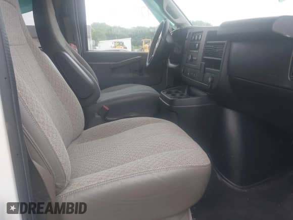 2020 Chevrolet Express Passenger LT с VIN 1GAZGPFG1L1147161, выставлен на аукционе IAAI как лот 42477161 с пробегом 79 432 миль миль и . История ставок и продаж доступна на DreamBid. Изображение 5.