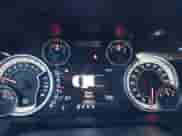 2015 Ram 1500 Laramie z VIN 1C6RR7NT1FS786050, wystawiony jako IAAI lot #42905016 z przebiegiem 154 670 mil mil oraz . Historia ofert i sprzedaży dostępna na DreamBid. Obrazek 7.