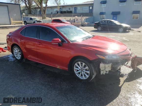 2020 Toyota Camry SE z VIN 4T1G11AKXLU334966, wystawiony jako Copart lot #52855825 z przebiegiem 117 581 mil mil oraz Czysty tytuł • Clean title. Historia ofert i sprzedaży dostępna na DreamBid. Obrazek 4.