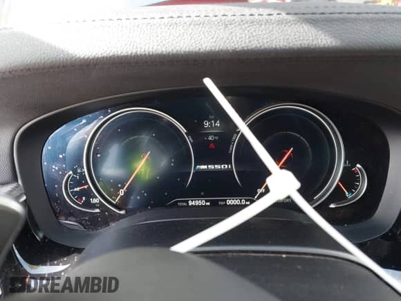 2018 BMW 5 Series M550i xDrive z VIN WBAJB9C5XJG464039, wystawiony jako IAAI lot #42114388 z przebiegiem 94 950 mil mil oraz . Historia ofert i sprzedaży dostępna na DreamBid. Obrazek 16.