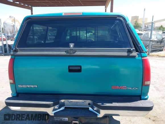 1995 GMC Sierra 1500 z VIN 2GTEC19K7S1506164, wystawiony jako IAAI lot #42595774 z przebiegiem 202 675 mil mil oraz . Historia ofert i sprzedaży dostępna na DreamBid. Obrazek 16.