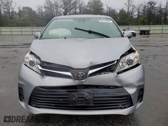 2018 Toyota Sienna LE with VIN 5TDKZ3DC5JS926624, listed as a Copart auction lot 85776945 with 67,453 mi miles and Salvage title. Bid and sale history available at DreamBid. Image 5.