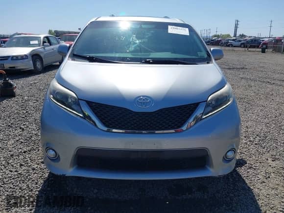 2016 Toyota Sienna SE with VIN 5TDXK3DC6GS724040, listed as a IAAI auction lot 42087356 with 75,175 mi miles and . Bid and sale history available at DreamBid. Image 12.