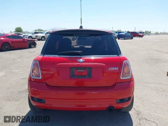 2010 MINI Hardtop with VIN WMWMF3C53ATZ64405, listed as a IAAI auction lot 42673213 with 135,765 mi miles and . Bid and sale history available at DreamBid. Image 16.