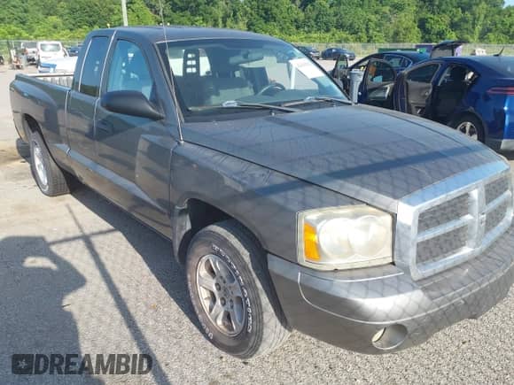 2006 Dodge Dakota SLT z VIN 1D7HE42K76S563916, wystawiony jako IAAI lot #42434782 z przebiegiem 224 207 mil mil oraz . Historia ofert i sprzedaży dostępna na DreamBid. Obrazek 1.
