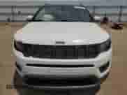 2018 Jeep Compass Latitude z VIN 3C4NJCBB2JT318340, wystawiony jako Copart lot #65468945 z przebiegiem 68 133 mil mil oraz Szkoda całkowita • Salvage title. Historia ofert i sprzedaży dostępna na DreamBid. Obrazek 5.