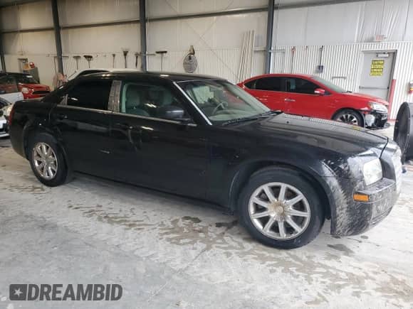 2006 Chrysler 300 with VIN 2C3KA43R56H470685, listed as a Copart auction lot 66457325 with 71,018 mi miles and Clean title. Bid and sale history available at DreamBid. Image 4.