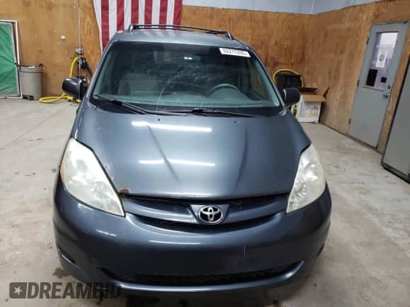 2010 Toyota Sienna CE z VIN 5TDKK4CC1AS316666, wystawiony jako Copart lot #82277205 z przebiegiem 349 871 mil mil oraz Czysty tytuł • Clean title. Historia ofert i sprzedaży dostępna na DreamBid. Obrazek 5.