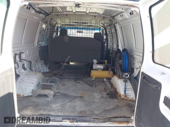2013 Ford Econoline Cargo Commercial с VIN 1FTNE1EL7DDA10815, выставлен на аукционе IAAI как лот 43391841 с пробегом 325 347 миль миль и . История ставок и продаж доступна на DreamBid. Изображение 16.