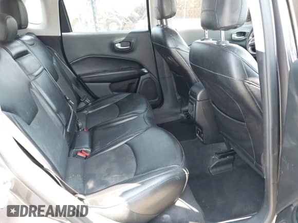 2019 Jeep Compass Altitude z VIN 3C4NJCBB5KT726882, wystawiony jako IAAI lot #42662008 z przebiegiem 100 634 mil mil oraz . Historia ofert i sprzedaży dostępna na DreamBid. Obrazek 8.