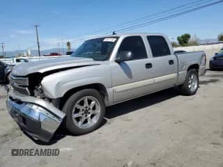 2006 Chevrolet Silverado 1500 LT2 z VIN 2GCEC13Z061314242, wystawiony jako Copart lot #50217745 z przebiegiem 235 033 mil mil oraz Szkoda całkowita • Salvage title. Historia ofert i sprzedaży dostępna na DreamBid. Obrazek 1.
