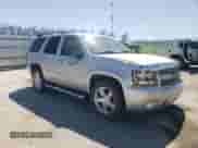 2010 Chevrolet Tahoe LTZ z VIN 1GNUKCE05AR173734, wystawiony jako Copart lot #50668755 z przebiegiem 240 752 mil mil oraz Szkoda całkowita • Salvage title. Historia ofert i sprzedaży dostępna na DreamBid. Obrazek 4.