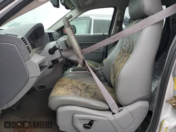 2007 Jeep Grand Cherokee Limited z VIN 1J8HS58P07C501130, wystawiony jako Copart lot #74770004 z przebiegiem Nie podano mil oraz Szkoda całkowita • Salvage title. Historia ofert i sprzedaży dostępna na DreamBid. Obrazek 7.