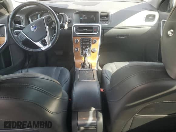 2017 Volvo S60 Inscription Platinum z VIN LYV402TM8HB143000, wystawiony jako Copart lot #80237205 z przebiegiem 72 098 mil mil oraz Szkoda całkowita • Salvage title. Historia ofert i sprzedaży dostępna na DreamBid. Obrazek 8.