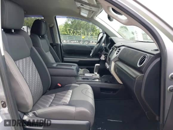 2018 Toyota Tundra SR с VIN 5TFUW5F16JX706699, выставлен на аукционе IAAI как лот 39794182 с пробегом 97 509 миль миль и . История ставок и продаж доступна на DreamBid. Изображение 5.