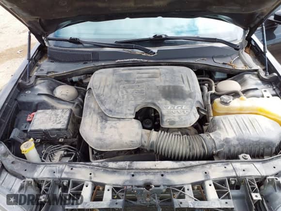 2018 Chrysler 300 S z VIN 2C3CCAGG4JH302292, wystawiony jako IAAI lot #41881894 z przebiegiem 151 160 mil mil oraz . Historia ofert i sprzedaży dostępna na DreamBid. Obrazek 10.