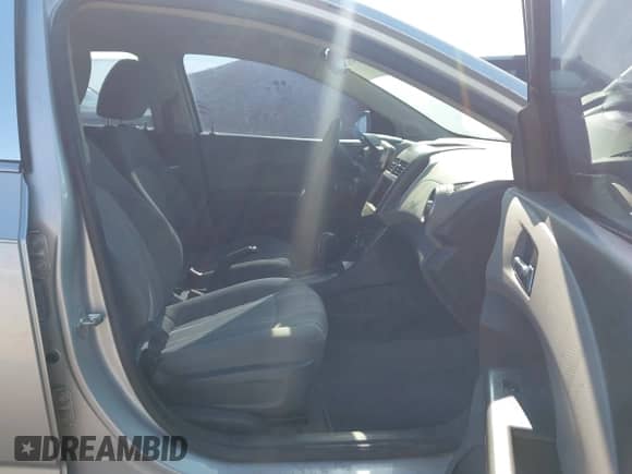 2012 Chevrolet Sonic LT с VIN 1G1JC5SB0C4201619, выставлен на аукционе IAAI как лот 43045559 с пробегом 93 000 миль миль и . История ставок и продаж доступна на DreamBid. Изображение 5.