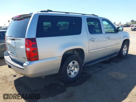 2010 Chevrolet Suburban LT z VIN 1GNUCJE04AR251342, wystawiony jako IAAI lot #42851505 z przebiegiem 243 731 mil mil oraz . Historia ofert i sprzedaży dostępna na DreamBid. Obrazek 4.