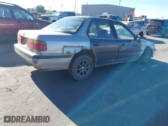 1991 Honda Accord EX z VIN JHMCB756XMC801180, wystawiony jako IAAI lot #43504248 z przebiegiem 268 067 mil mil oraz . Historia ofert i sprzedaży dostępna na DreamBid. Obrazek 4.