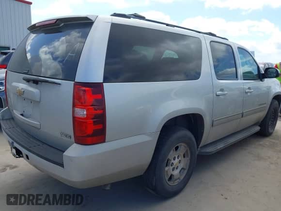 2011 Chevrolet Suburban LS с VIN 1GNSCHE09BR267618, выставлен на аукционе IAAI как лот 42770562 с пробегом 213 191 миль миль и . История ставок и продаж доступна на DreamBid. Изображение 4.