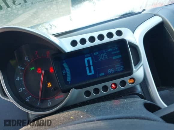 2013 Chevrolet Sonic RS z VIN 1G1JH6SB9D4176972, wystawiony jako IAAI lot #42191316 z przebiegiem 85 102 mil mil oraz . Historia ofert i sprzedaży dostępna na DreamBid. Obrazek 7.