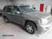 2006 Chevrolet TrailBlazer LS z VIN 1GNDT13S262180002, wystawiony jako IAAI lot #43499852 z przebiegiem 206 429 mil mil oraz . Historia ofert i sprzedaży dostępna na DreamBid. Obrazek 1.