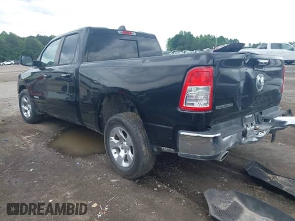 2020 Ram 1500 Big Horn z VIN 1C6RREBT4LN209998, wystawiony jako IAAI lot #42383891 z przebiegiem 67 555 mil mil oraz . Historia ofert i sprzedaży dostępna na DreamBid. Obrazek 3.