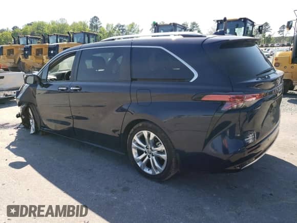 2024 Toyota Sienna Platinum с VIN 5TDERKEC0RS187244, выставлен на аукционе Copart как лот 52601025 с пробегом 11 881 миль миль и Списание • Salvage title. История ставок и продаж доступна на DreamBid. Изображение 2.